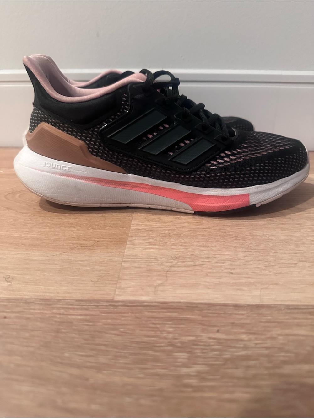 Women's Adidas EQ21 Running Shoes Size 9